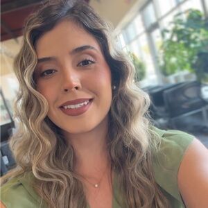 Meet your Posher, Adriana